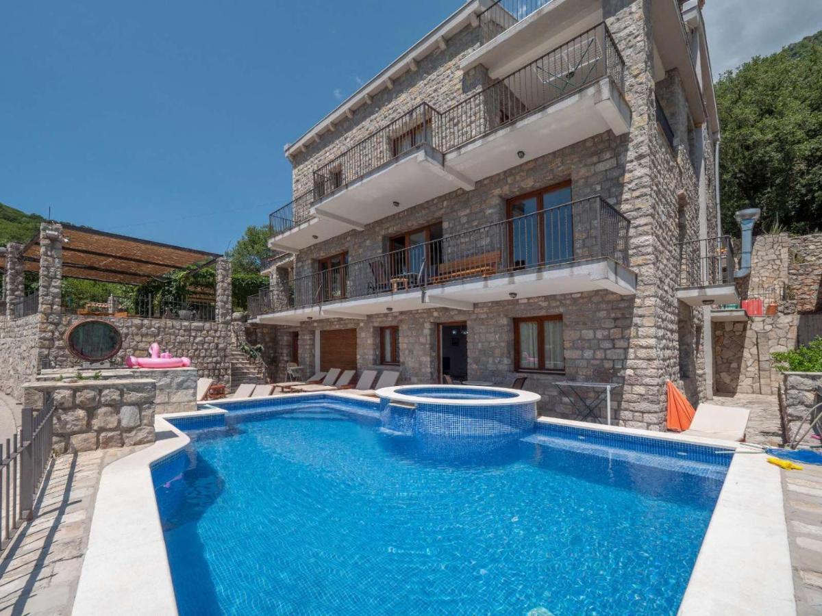 Family Retreat Bozovic Apartment