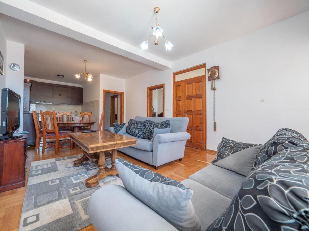Family Retreat Bozovic Apartment Budva