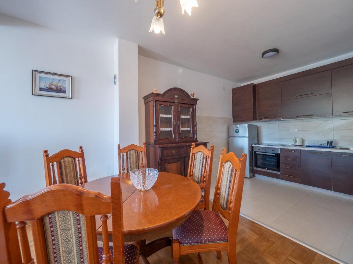 Family Retreat Bozovic Apartment Budva