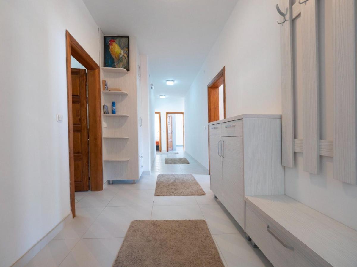 Family Retreat Bozovic Apartment Budva