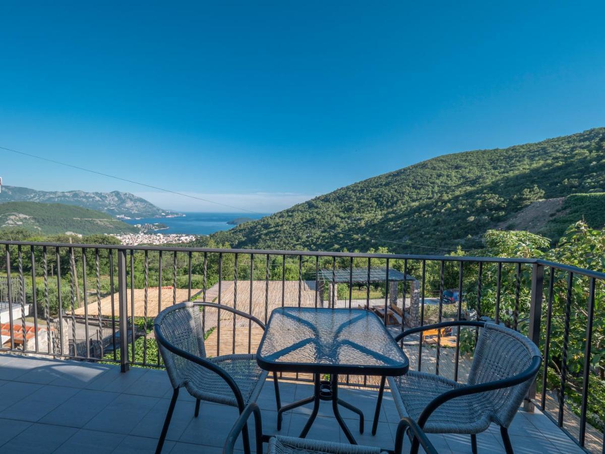 Family Retreat Bozovic Apartment Budva