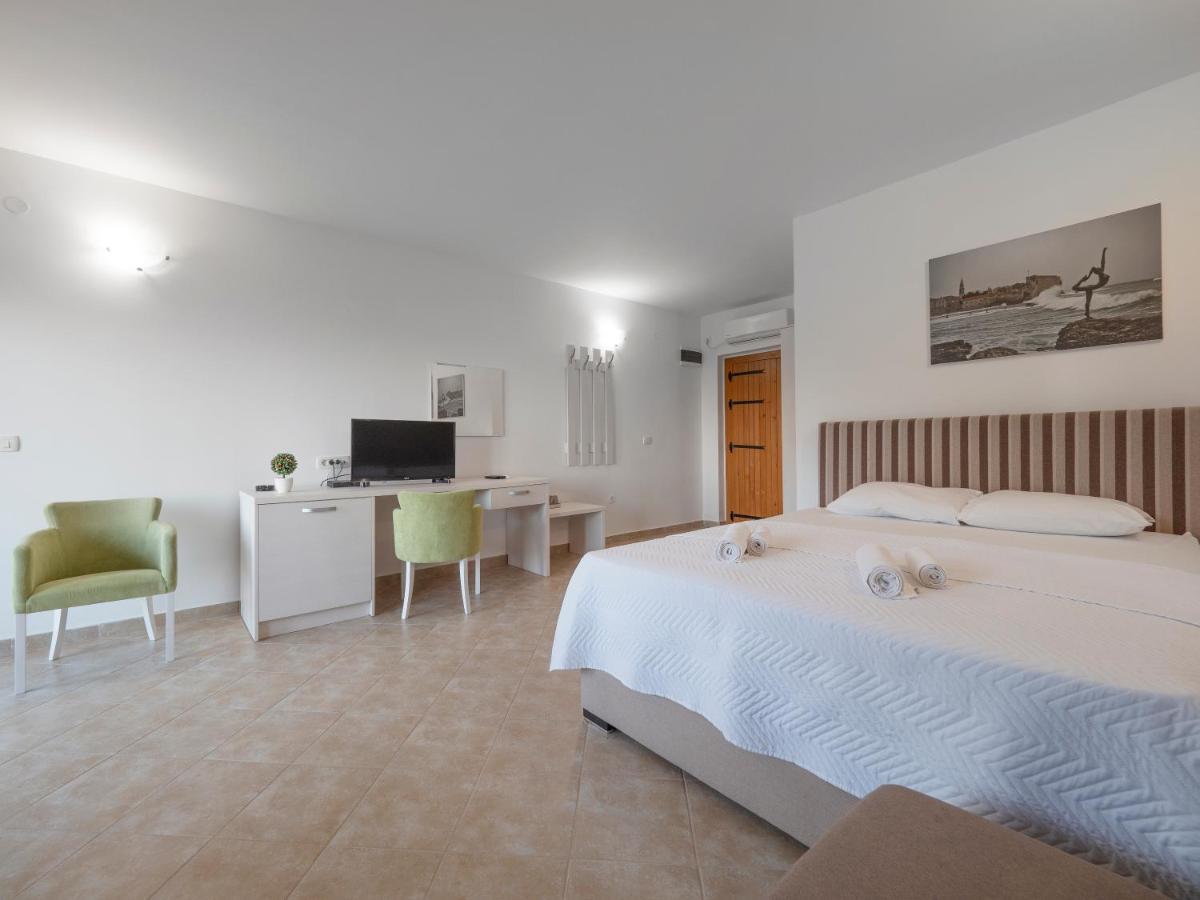 Family Retreat Bozovic Apartment *